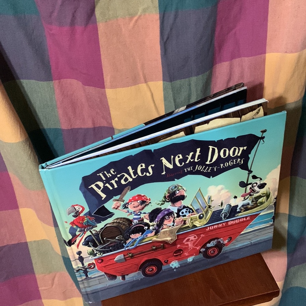 Children’s Storybook- THE PIRATES 🏴‍☠️ NEXT DOOR STARRING THE JOLLY ROGERS - Picture 2 of 10